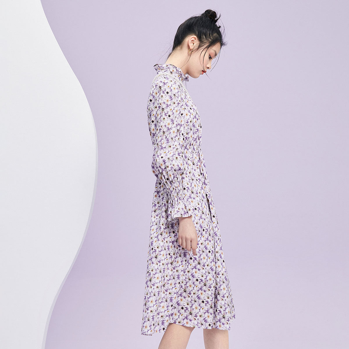 太平鸟紫色小雏菊木耳边立领连衣裙 太平鸟普埃拉连衣裙
