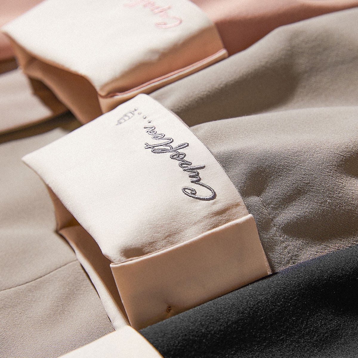 太平鸟刺绣外套韩版秋季2020小西服 太平鸟广仁西装