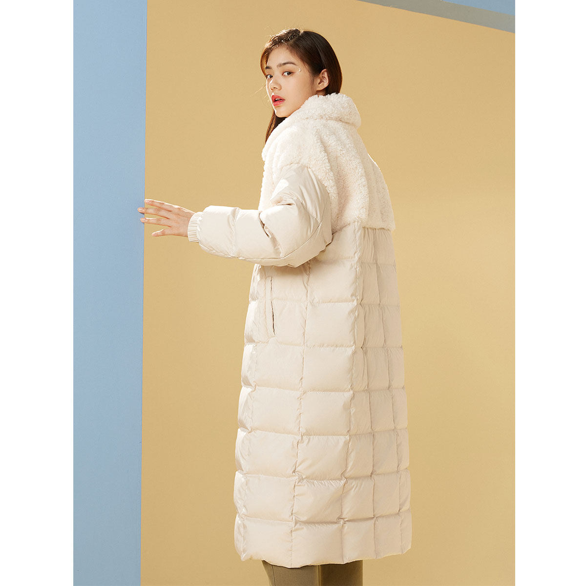 太平鸟2020新款白色毛毛拼接白鸭绒 太平鸟喜之乐羽绒服