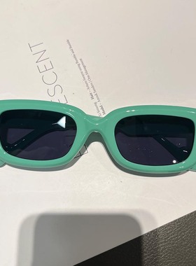 绿色简约方形太阳镜凹造型