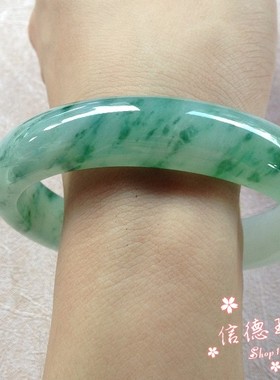 翡翠色玉石手镯冰种阳绿飘花女款玉石手镯简约款女玉石手镯百搭