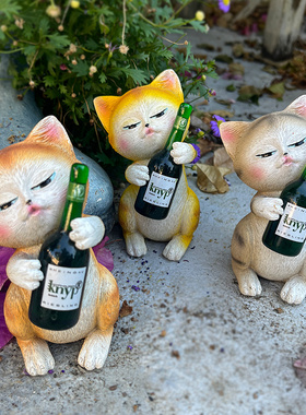 可爱抱酒瓶猫咪造型装饰摆件