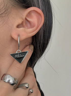 欧美时髦经典黑色钛钢潮耳扣项链