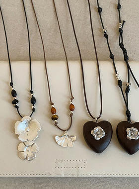 高级感银杏叶花朵爱心编绳抽拉项链女复古轻奢时尚潮流颈链毛衣链