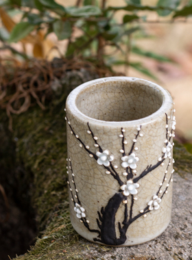 复古风哥窑开片梅花文房用品笔筒