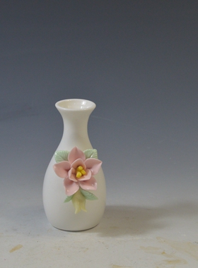 仿古瓷器 手工雕花 小花瓶 小摆件 白釉小瓶 花瓶 摆件陈设小玩意