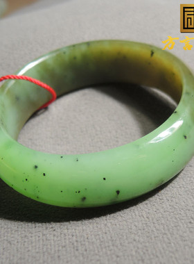 方言和田玉佩戴级俄料碧玉苹果绿猕猴桃共生糖沁58mm女士手镯子R1
