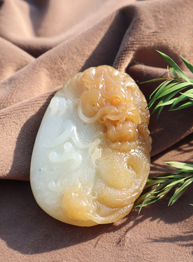 新疆且末糖白玉龙行天下手把件