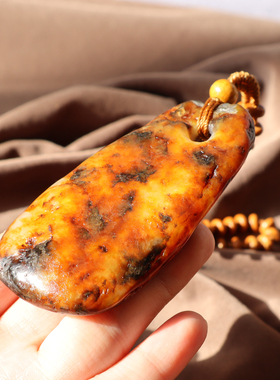 白玉籽料红金皮油润高脂原石把件