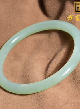 方言和田玉巨漏精品俄料老坑碧玉粉青带猫眼内径57mm细条手镯子h8