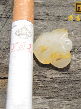 俏色名品洒金皮白玉籽料小吊坠