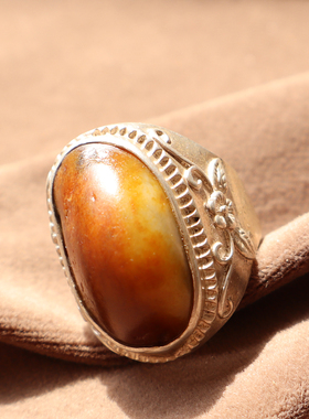 新疆红沁籽料独子银镶18MM戒指