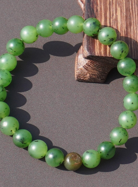 和田玉新疆黄沁皮阳绿碧玉籽手串