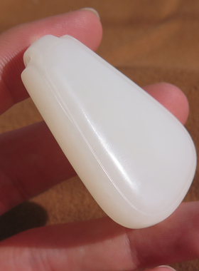 惊呆了方言和田玉精品特色俄老料料高脂油糯白玉平安无事牌吊坠X5