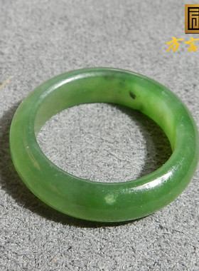 俄罗斯老坑料高冰辣阳绿碧玉戒指