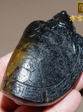 青花玉黑油皮挂金皮籽料龙龟手