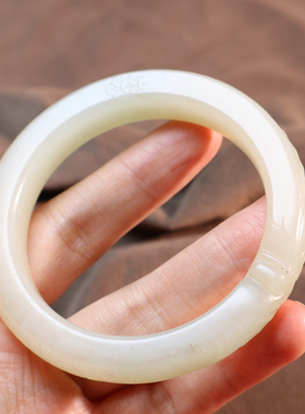 新疆挂金皮白玉籽料51mm雕花手镯