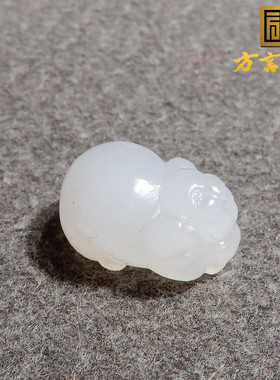 方言和田玉精品青海料油润细腻无结构白玉雕刻福猪吊坠钥匙链h2