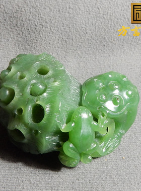 俄罗斯老坑碧玉呱呱来财手把件