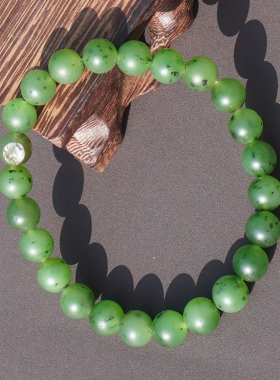 方言和田玉新疆挂金皮阳绿碧玉籽