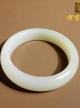 俄罗斯老料白玉带翠色卡54mm手镯