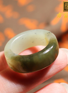 新疆点墨青花带翠色17mm精美戒指