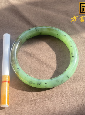 俄罗斯猕猴桃果绿碧玉糖57mm手镯