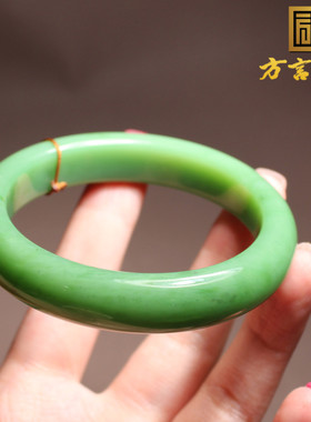 俄罗斯料碧玉正阳绿54mm精品手镯