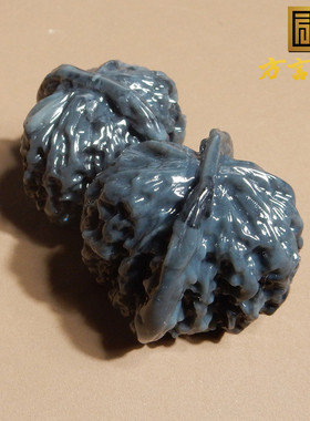 方言聚墨青花籽料文玩核桃手把件