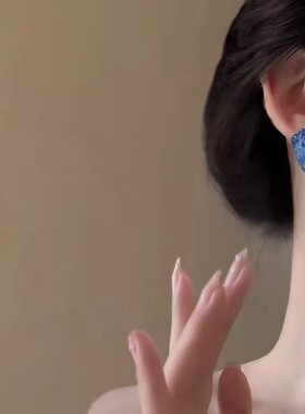 清冷感不规则蓝色冰晶耳钉