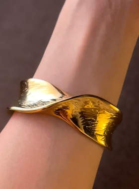 异形叠戴手镯宽面金小众风异域风肌理时髦夸张手饰18k金结婚