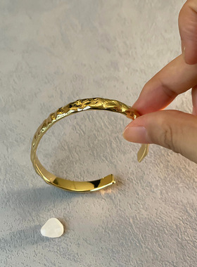 水波纹质感手镯叠戴手链高颜值小众设计师款黄铜肌理精致轻奢ins