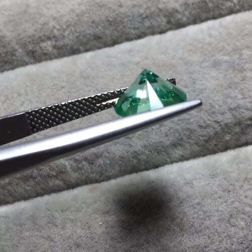 首饰级浅薄荷绿色合成尖晶石 标准圆钻切割 仿钒金绿宝石 仿绿钻 - 图3