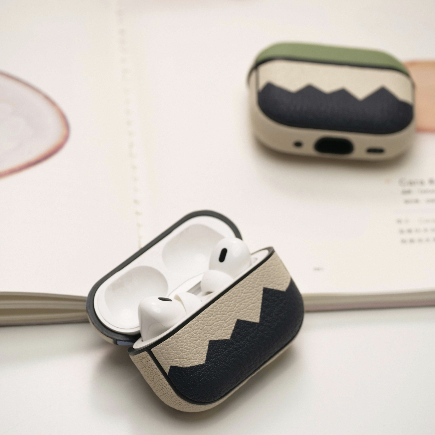 里面LM｜冰河世纪系列真皮拼贴AirPods123代AirPodspro12代耳机壳定制保护套刻字定制精致个性不撞壳小众原创 - 图0