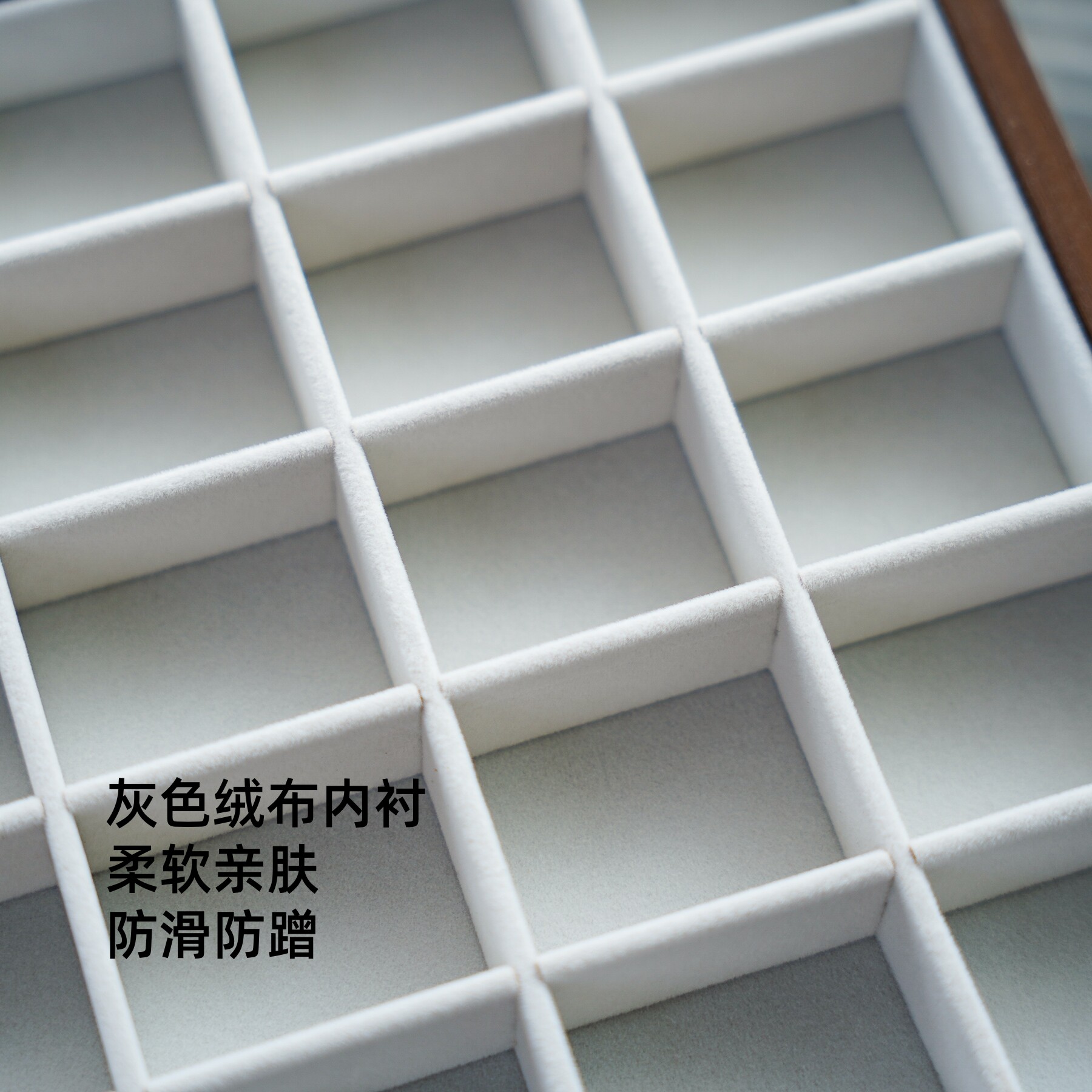 30-person divided display storage tray for toy jewelry