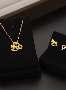 沙金保色马上有钱花项链镶嵌耳钉闪耀八方来财仿金小木马吊坠耳饰