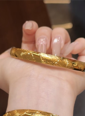 錾刻太阳花泥鳅背黄金色手镯女