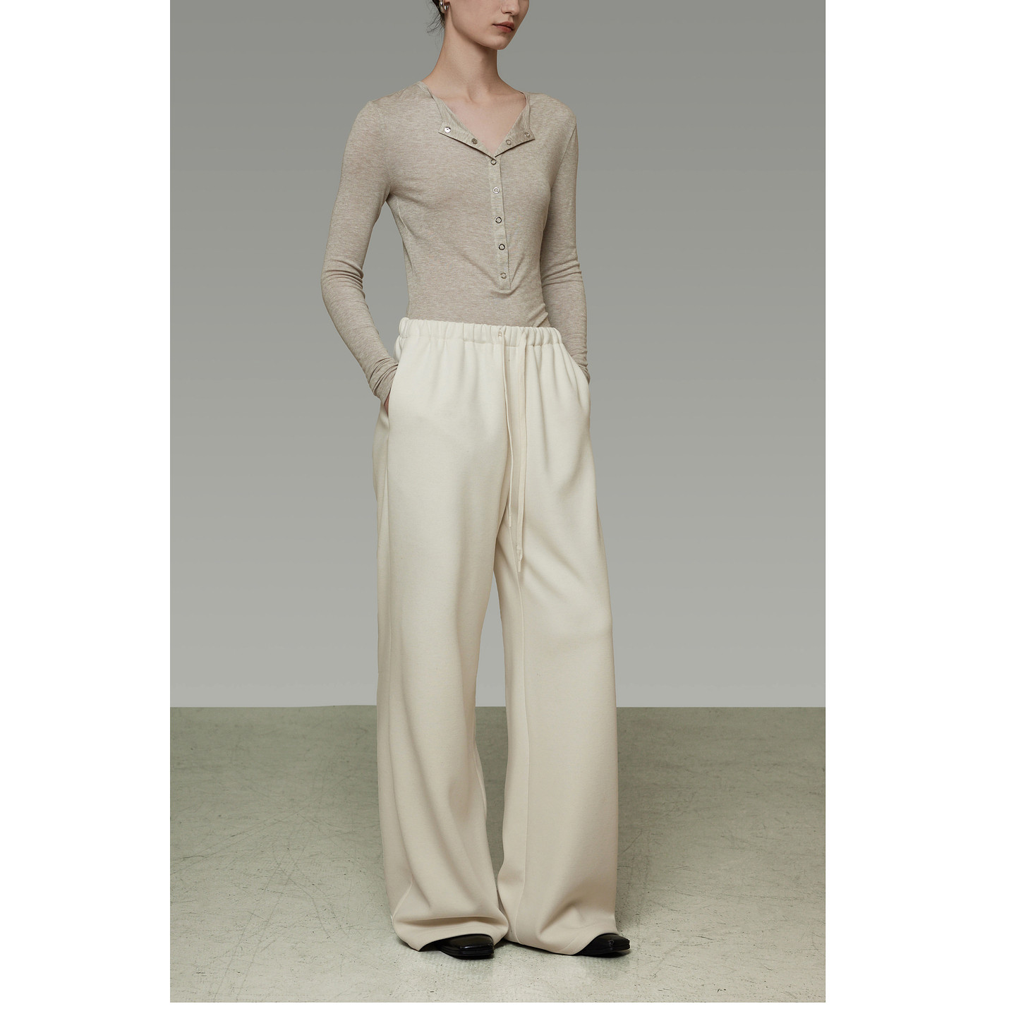 UNSPOKEN高腰抽绳休闲裤女冬季2025新款宽松简约设计感直筒阔腿裤,淘宝优惠券,粉丝福利购,淘宝优惠卷