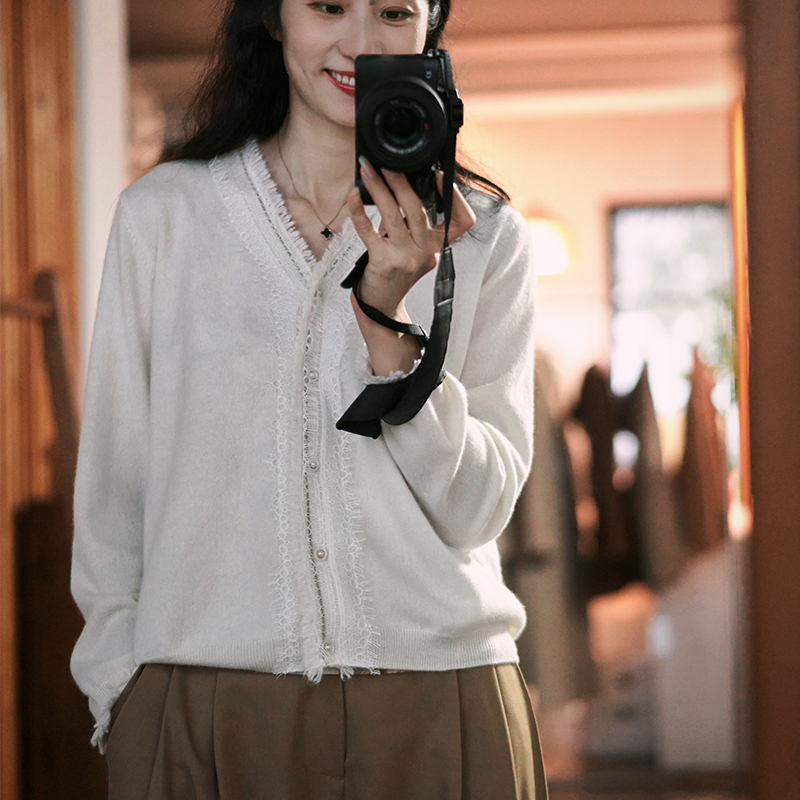 斐雪 拥抱诗意与浪漫 繁复工艺秋季流苏蕾丝花边针织纯羊绒开衫 - 图0