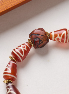 藏式天珠玛瑙水滴三通招米手串