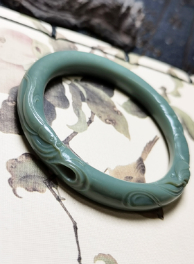 月扬玉舍沙枣青雕花手镯