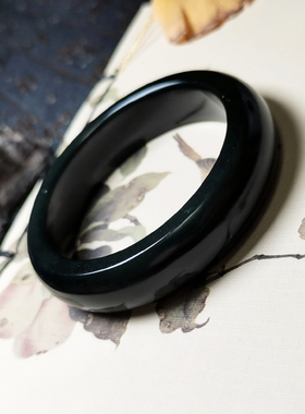 月扬玉舍和田玉籽料黑青镯油亮