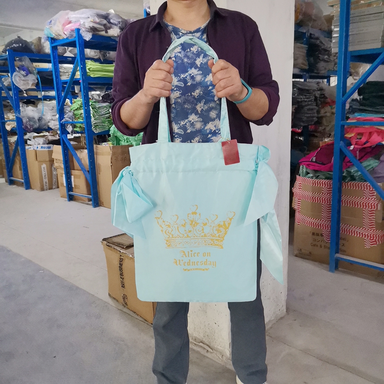 日系卡通抽绳托特包休闲印花爱丽丝合作款手提包轻便单肩购物袋 - 图0