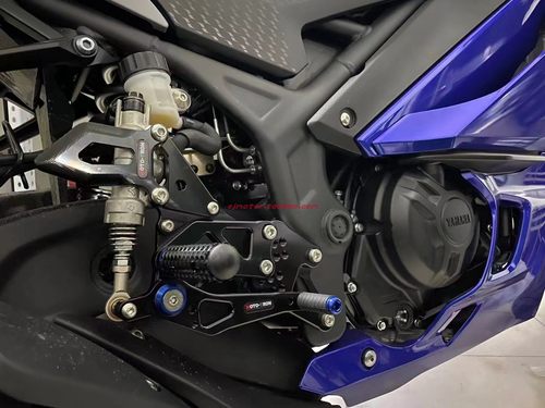 MOTOTRON适用YAMAHA YZF R3 MT03 改装升高后移脚踏总成 多孔可调 - 图1