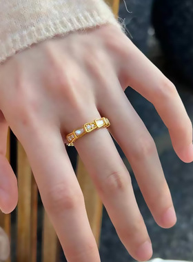 复古轻奢蛇形白贝镶钻钛钢戒指女网红ins高级感时尚个性指环饰品