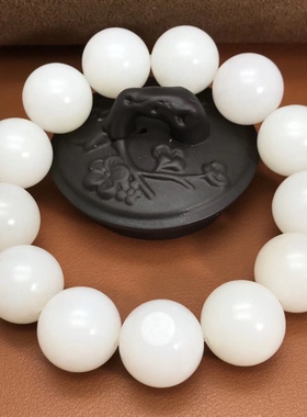 新疆佛珠手串带证书和田玉籽料