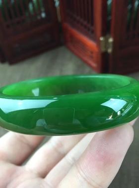 保障收藏品惊艳小手美眉福利号矿碧玉手镯中宽条52口经