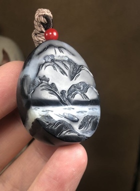 山水挂件黑白分明新疆和田玉籽料