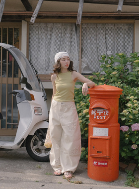 QUEENSHOP 2026春夏新品女装简约方格洞洞造型三角巾07130061