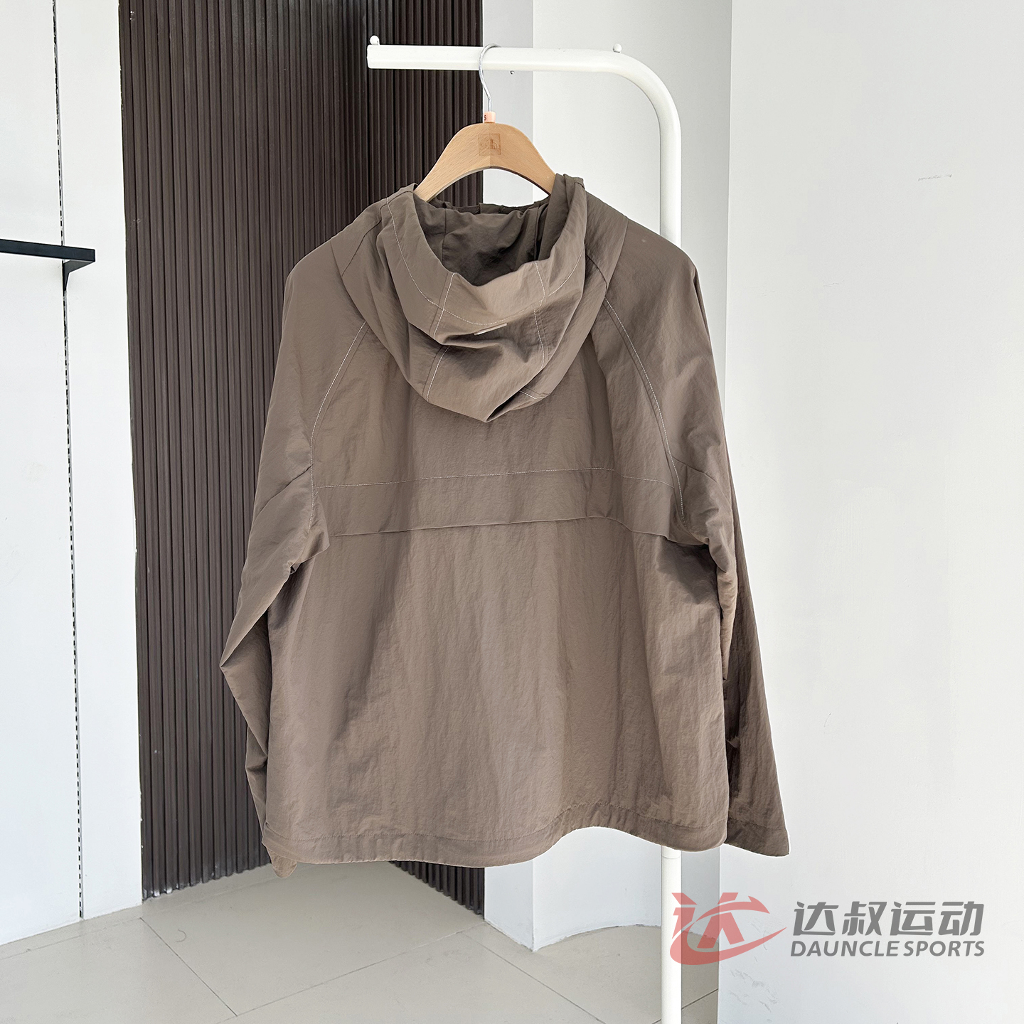 25新款MLB情侣冲锋衣外套男女NY明线连帽休闲运动夹克3AWJB0454 - 图2